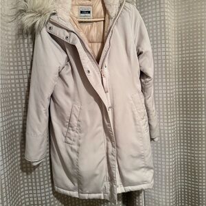 Abercrombie & Fitch Women's Cream Puffer Coat with Faux Fur Hood